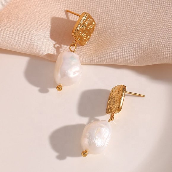 Vintage Square Hammered Texture Fresh Water Pearl 18K Gold Plated Earrings - Picture 5 of 8